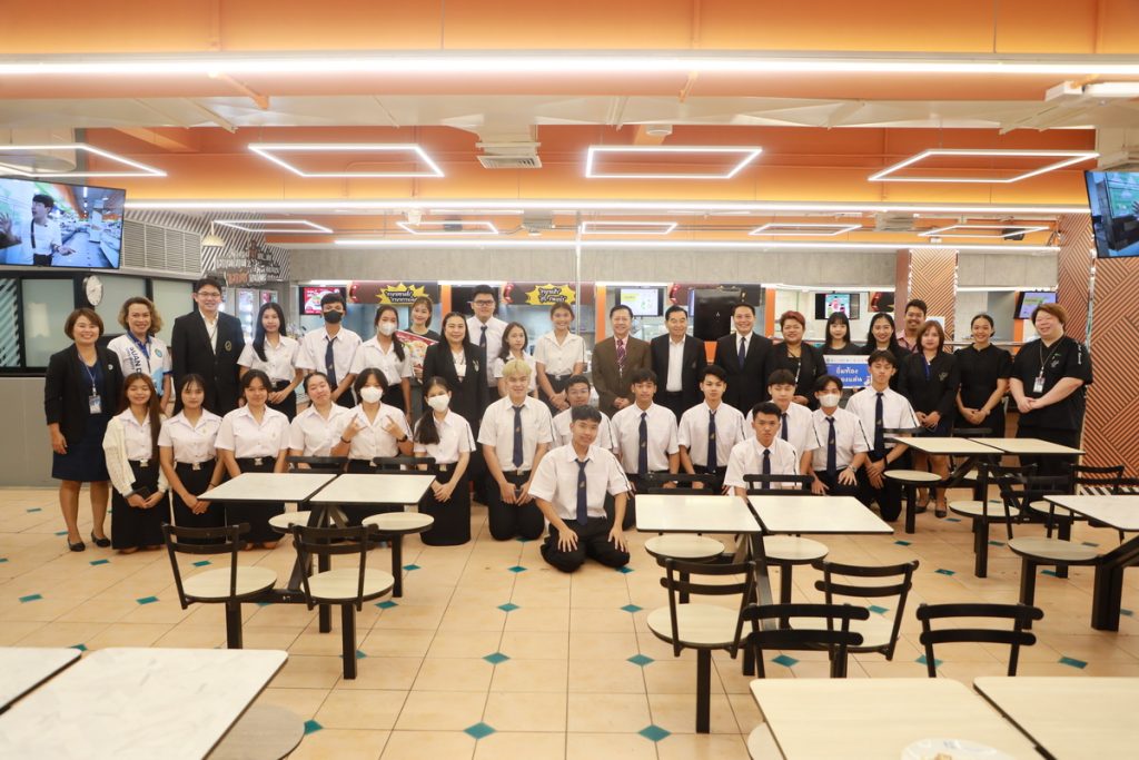 A group of people posing for a photo

AI-generated content may be incorrect.