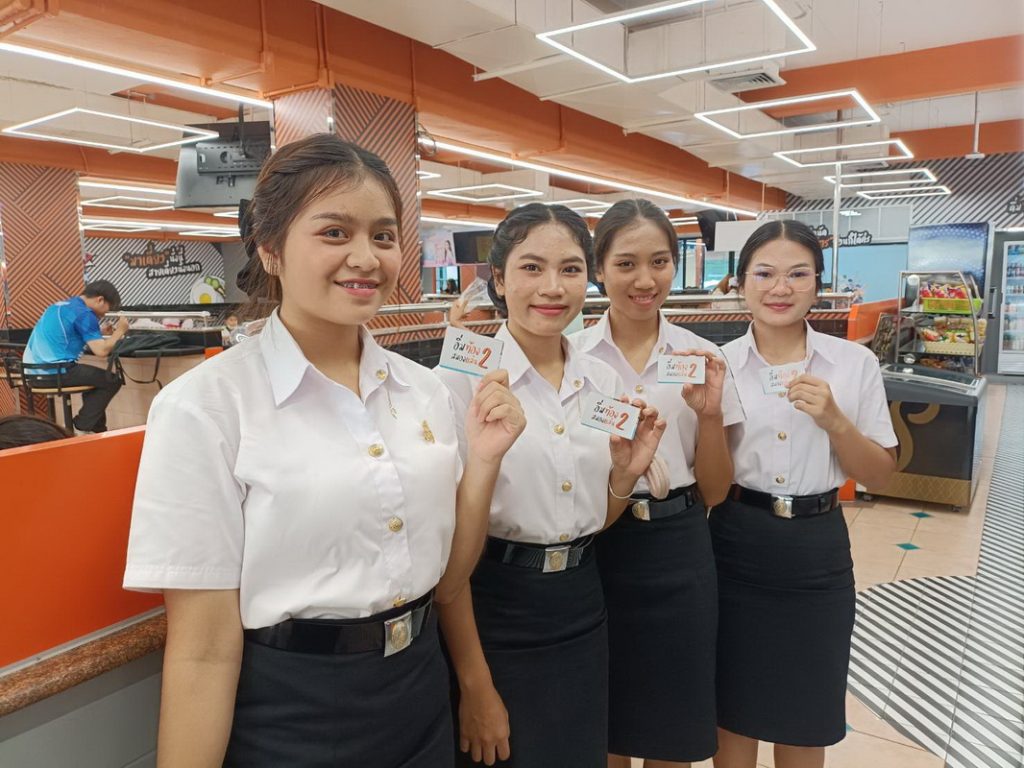 A group of women in uniform

AI-generated content may be incorrect.