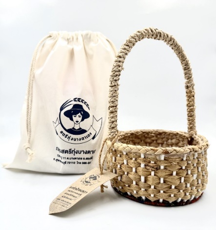 A basket and a bag

AI-generated content may be incorrect.