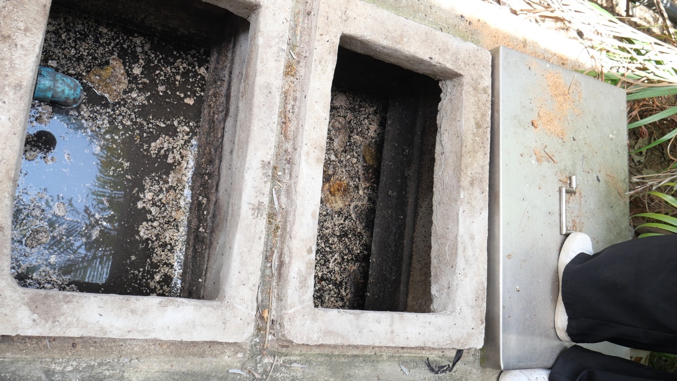 A concrete rectangular object with a hole in it

Description automatically generated with medium confidence