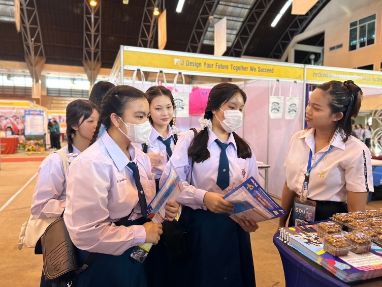 A group of girls wearing uniforms and masks
AI-generated content may be incorrect.