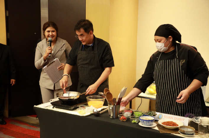 A group of people cooking in a kitchen
AI-generated content may be incorrect.