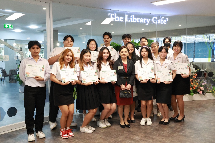 A group of people holding signs
AI-generated content may be incorrect.