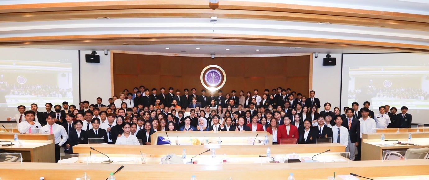 A group of people in a conference room

Description automatically generated