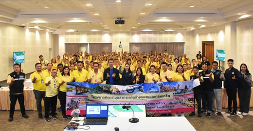 A group of people in yellow shirts

AI-generated content may be incorrect.