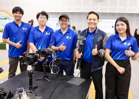 A group of people posing for a photo

AI-generated content may be incorrect.