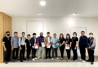 A group of people posing for a photo

AI-generated content may be incorrect.