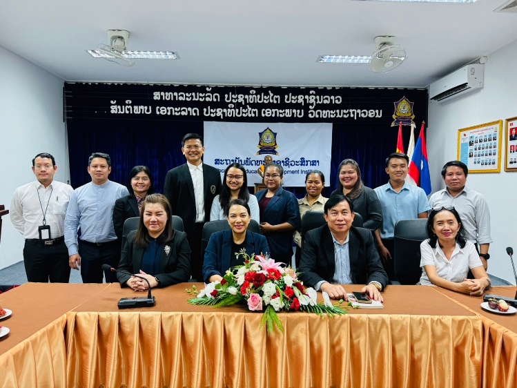 A group of people posing for a photo
AI-generated content may be incorrect.