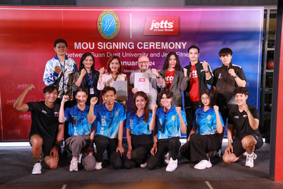 A group of people posing for a photo
AI-generated content may be incorrect.