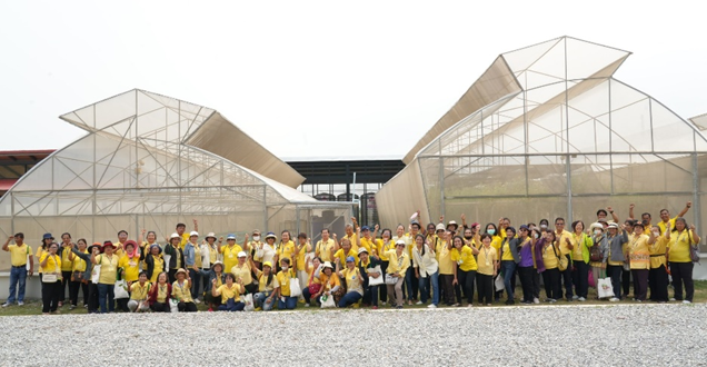 A group of people posing for a photo

AI-generated content may be incorrect.