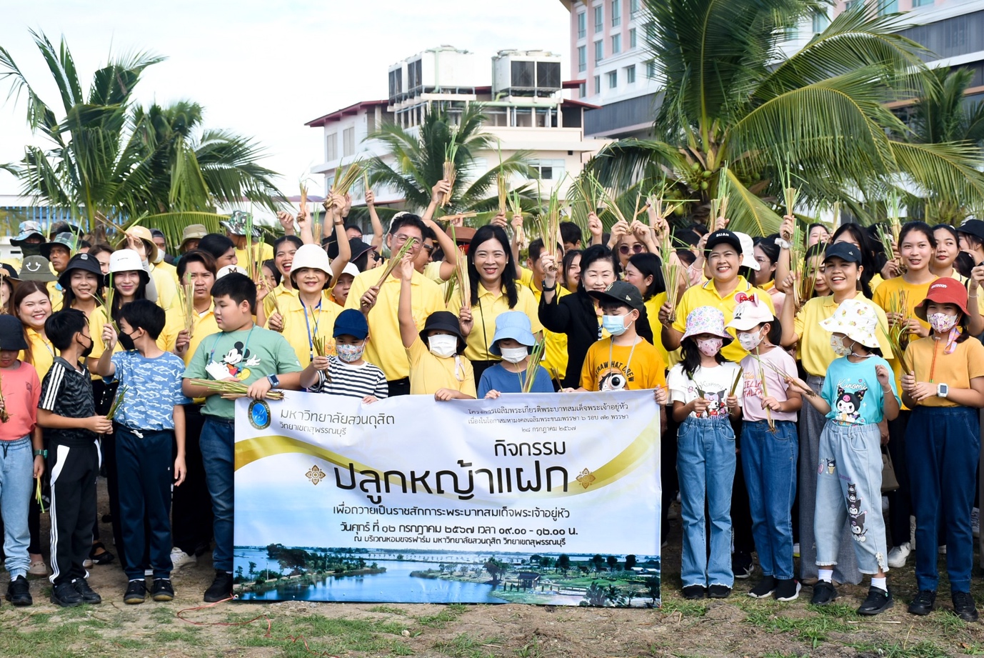 A group of people posing for a photo

Description automatically generated
