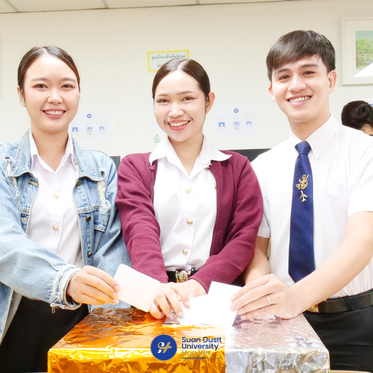 A group of people posing for a picture

Description automatically generated