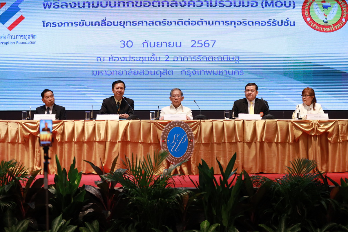 A group of people sitting at a table

Description automatically generated