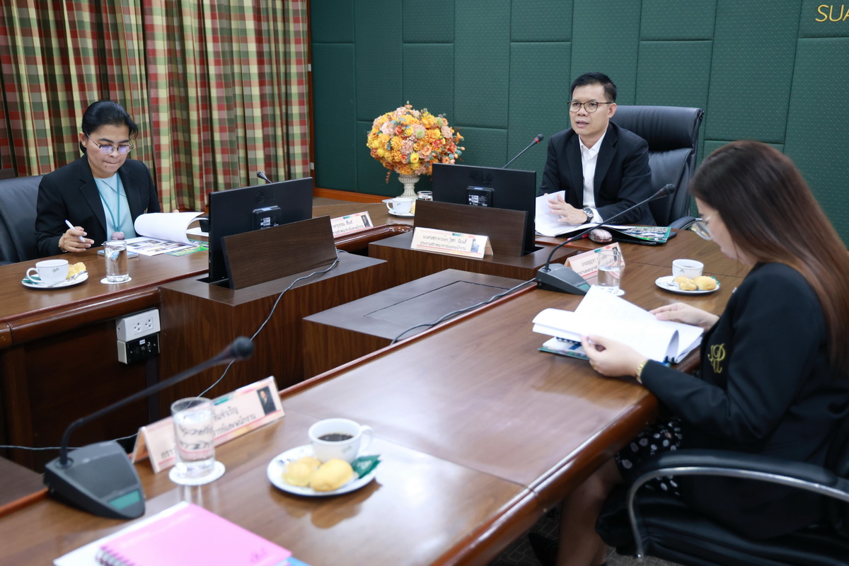 A group of people sitting at a table

Description automatically generated