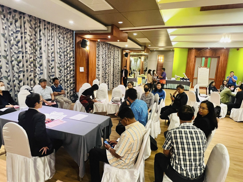 A group of people sitting in a room
Description automatically generated