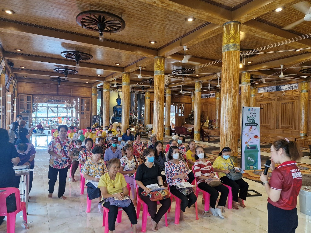 A group of people sitting in chairs

AI-generated content may be incorrect.