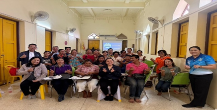 A group of people sitting in chairs

AI-generated content may be incorrect.