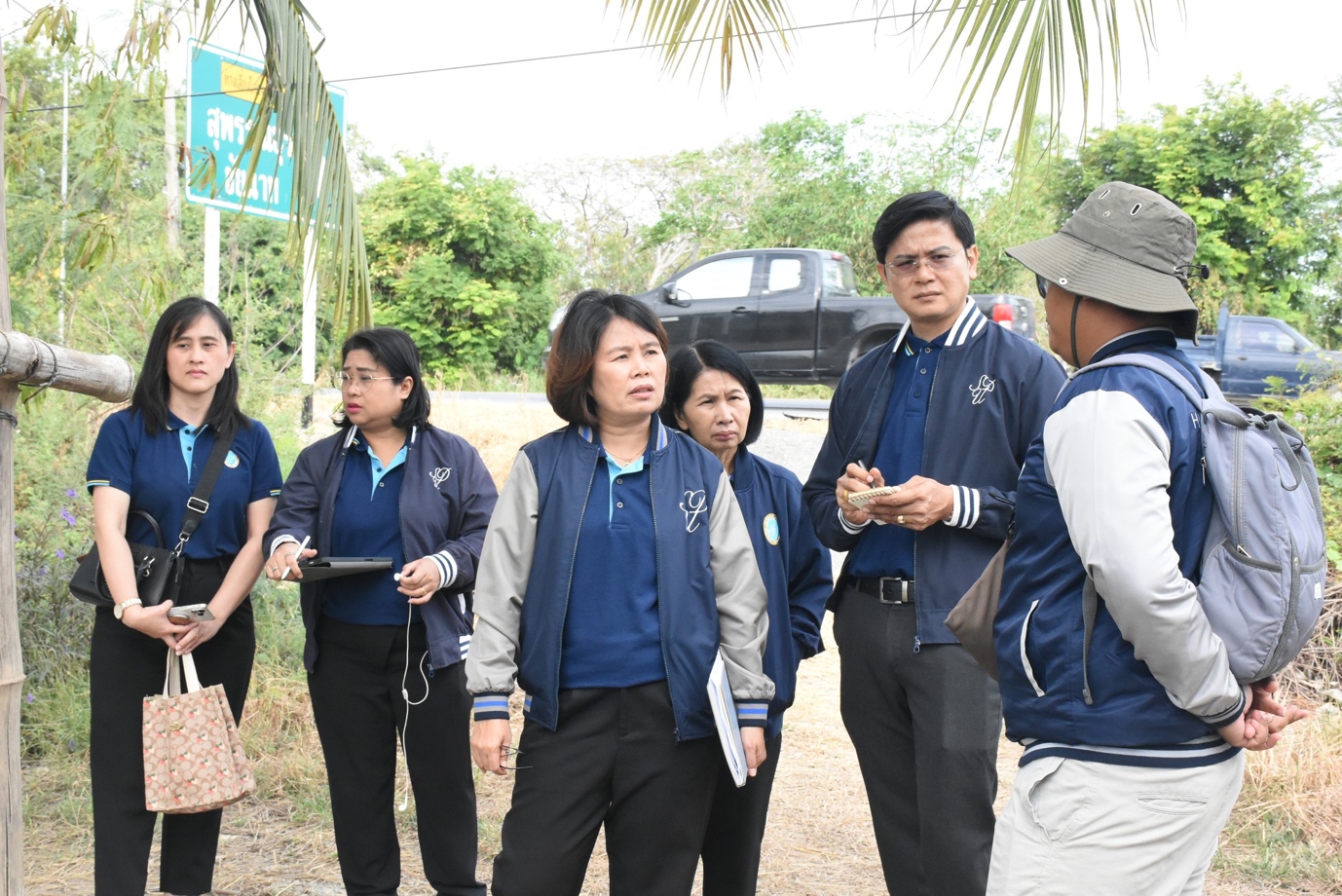 A group of people standing outside

Description automatically generated