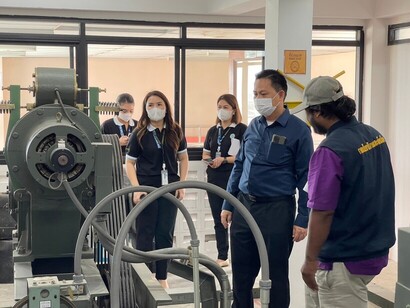 A group of people wearing face masks

AI-generated content may be incorrect.