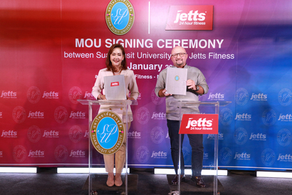 A person and person standing at podiums
AI-generated content may be incorrect.