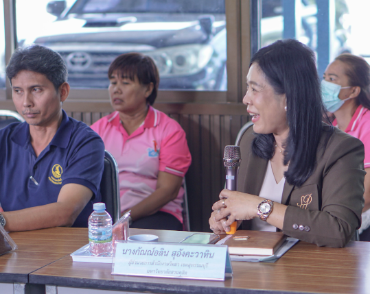 A person speaking to a group of people

AI-generated content may be incorrect.