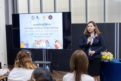 A person standing in front of a screen

AI-generated content may be incorrect.