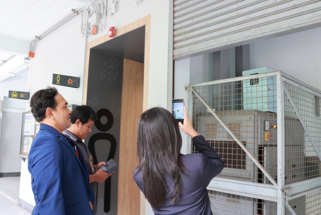 A person taking a picture of a person in a suit

AI-generated content may be incorrect.