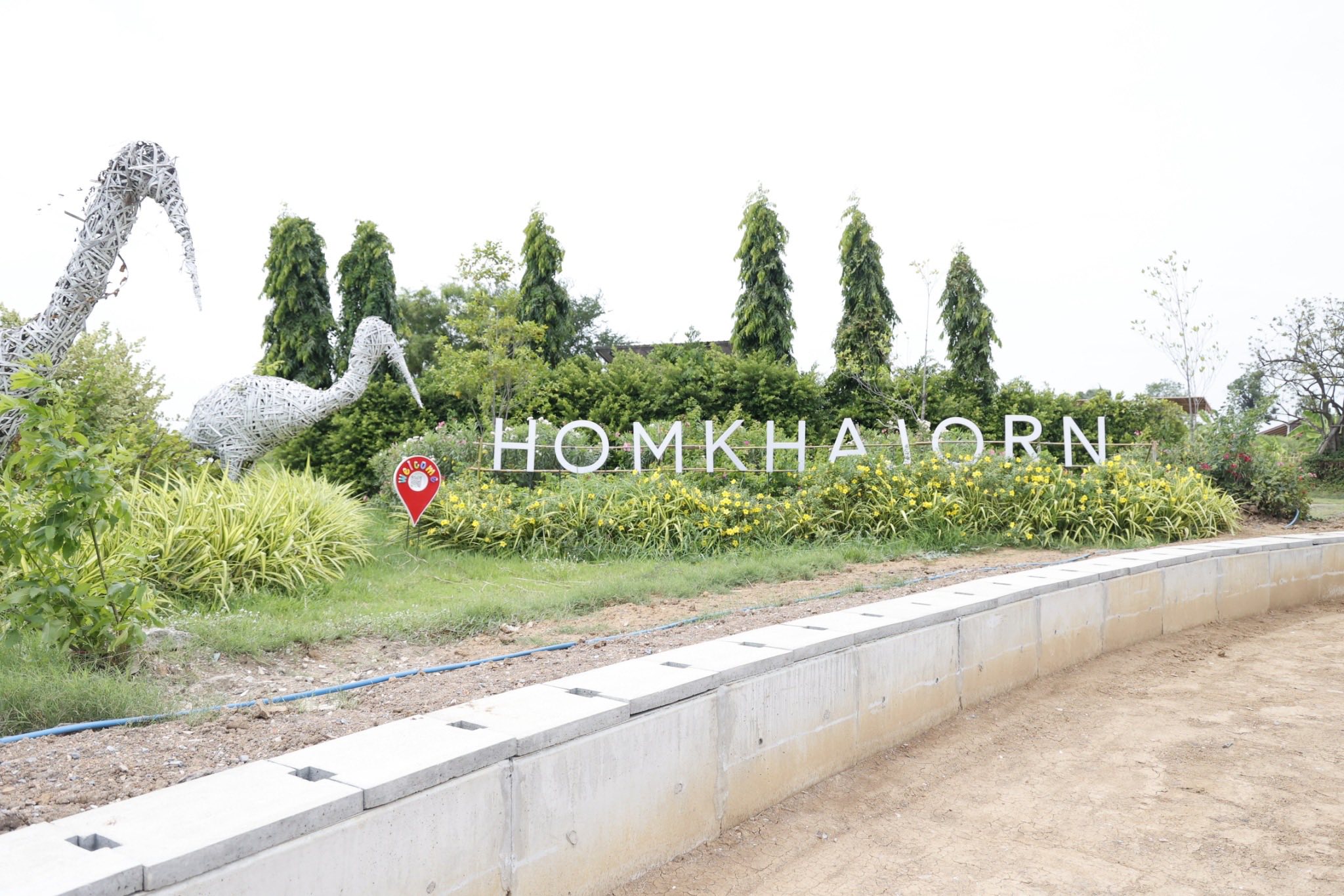 Long shot of a sign

Description automatically generated